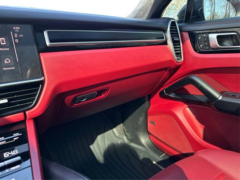 Used 2022 Porsche Cayenne GTS AWD/4WD image 31