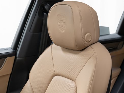 Certified 2024 Porsche Cayenne image 17