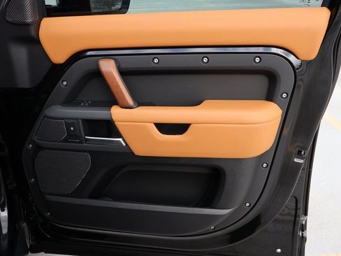 Used 2024 Land Rover Defender 110 X image 12