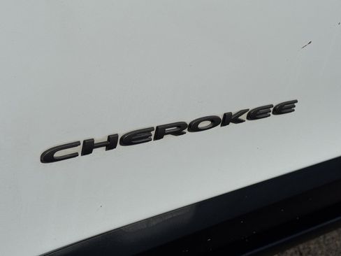 Used 2014 Jeep Cherokee Trailhawk w/ Technology Group image 8