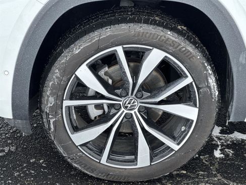 Used 2024 Volkswagen Atlas SEL Premium R-Line image 11