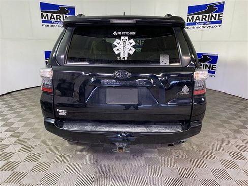 Used 2019 Toyota 4Runner SR5 w/ Phone Cable & Charge Package image 17