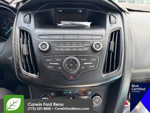 Used 2018 Ford Focus SE w/ SE Appearance Package FWD image 14