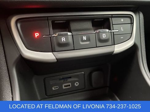 Used 2024 GMC Terrain SLT image 15