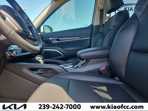 Certified 2024 Kia Telluride LX FWD image 25