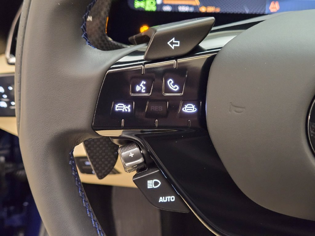 Used 2025 Ferrari Roma Spider RWD image 40