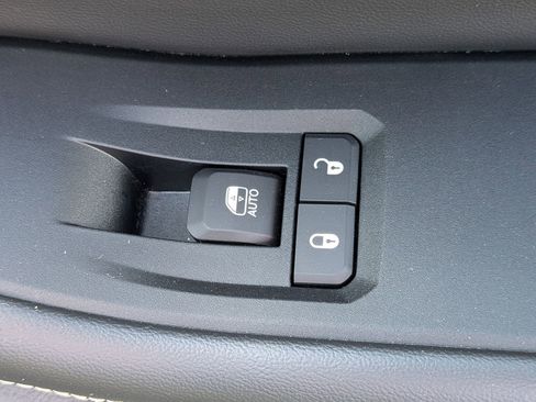 Used 2023 Jeep Grand Cherokee L Limited AWD/4WD image 38