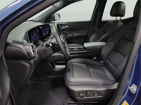 Used 2025 Chevrolet Equinox LT w/ Convenience Package II FWD image 12