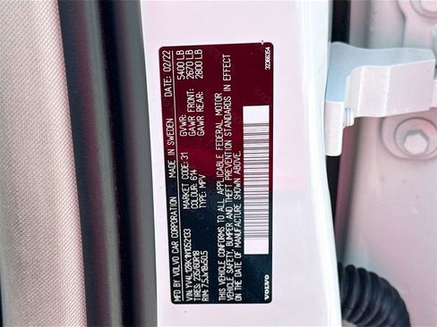 Used 2022 Volvo XC60 B5 Momentum image 35