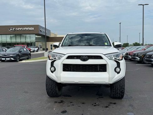 Used 2018 Toyota 4Runner SR5 Premium AWD/4WD image 2