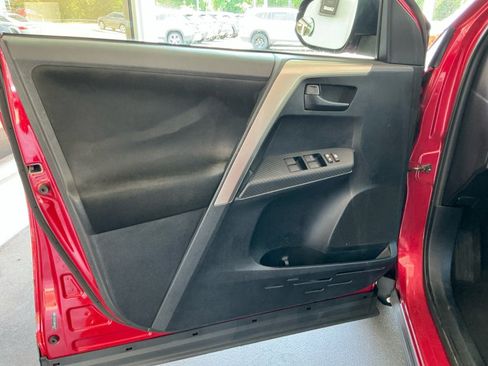 Used 2013 Toyota RAV4 XLE AWD/4WD image 36