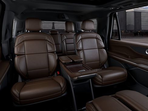 New 2027 Lincoln Navigator Reserve AWD/4WD image 11