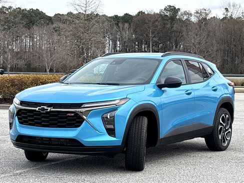 New 2026 Chevrolet Trax RS w/ Sunroof Package FWD image 3