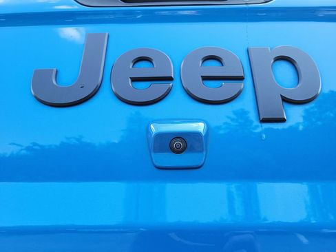 Used 2021 Jeep Gladiator Sport AWD/4WD image 31