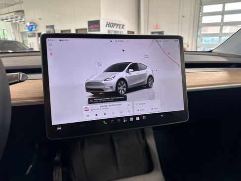 Used 2023 Tesla Model Y Long Range AWD/4WD image 22