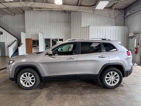 Used 2019 Jeep Cherokee Latitude w/ Popular Appearance Group AWD/4WD image 1