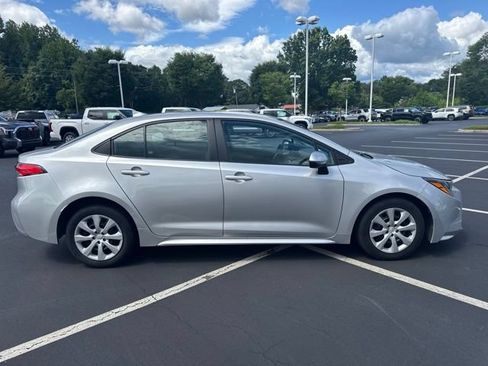 Used 2024 Toyota Corolla LE FWD image 2