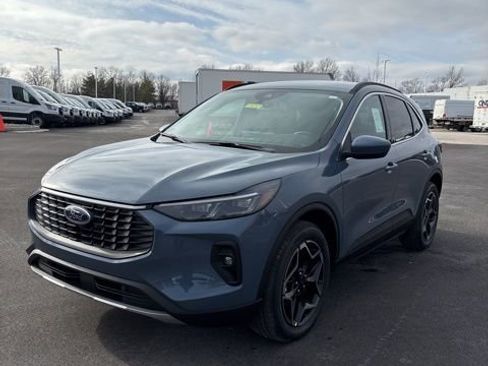 New 2026 Ford Escape Platinum w/ Class II Trailer Tow Package image 2