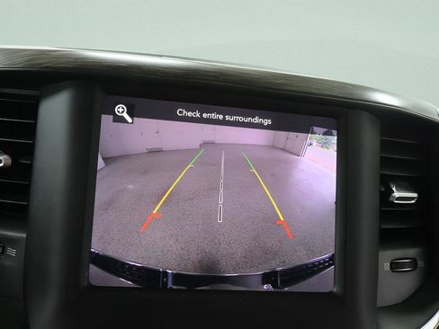 Used 2019 RAM 1500 Laramie AWD/4WD image 12