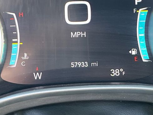 Used 2023 Chrysler Pacifica Touring-L image 19