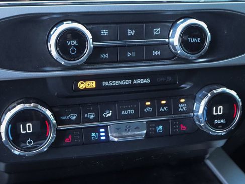 Used 2022 Ford F250 Lariat w/ Black Appearance Package AWD/4WD image 30