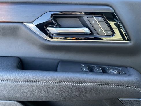 Used 2025 GMC Yukon Denali image 10