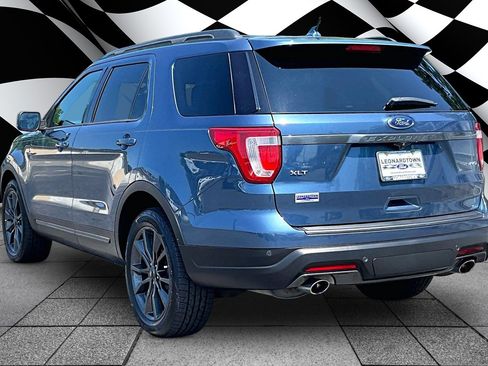 Used 2018 Ford Explorer XLT w/ Equipment Group 202A AWD/4WD image 12