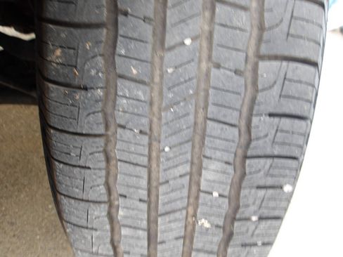 Used 2018 Chevrolet Equinox Premier FWD image 40