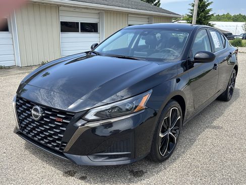 Used 2023 Nissan Altima 2.5 SR AWD/4WD image 9
