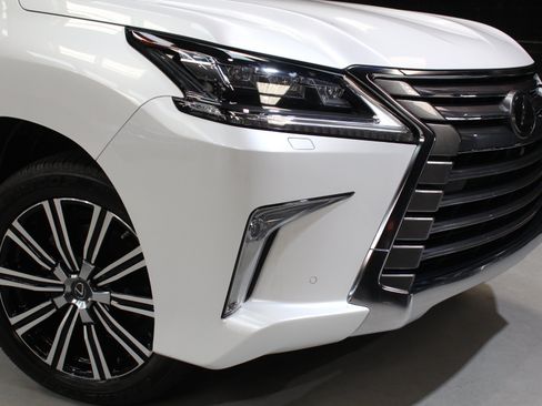 Used 2021 Lexus LX 570 4WD w/ Luxury Package image 10