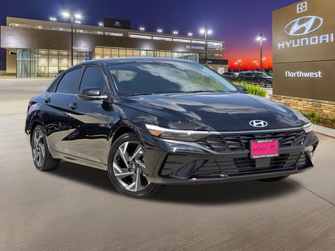 Used 2026 Hyundai Elantra Limited FWD image 3