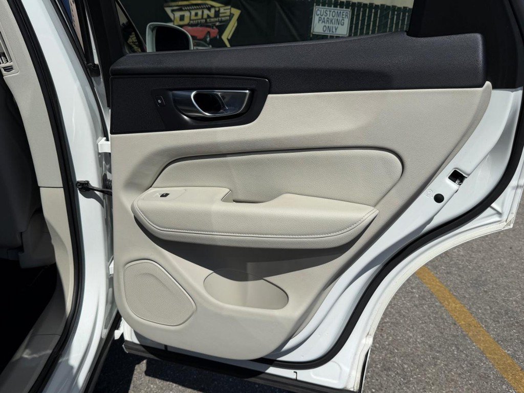 Used 2022 Volvo XC60 B5 Momentum AWD/4WD image 42