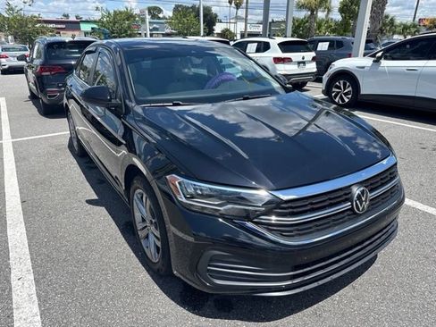 Used 2023 Volkswagen Jetta SE w/ Panoramic Sunroof Package FWD image 1