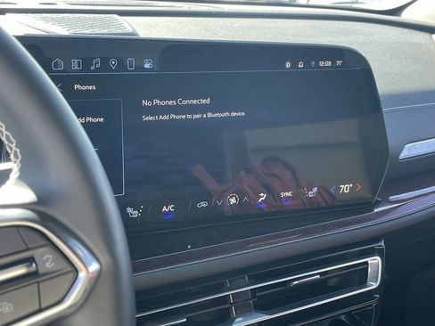 Used 2024 Chevrolet Traverse Z71 w/ Enhanced Driving Package image 6