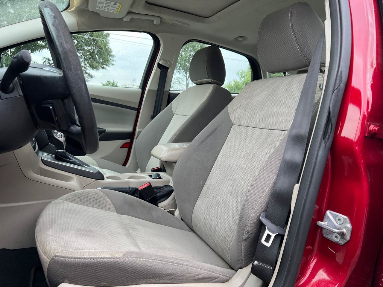 Used 2014 Ford Focus SE FWD image 22