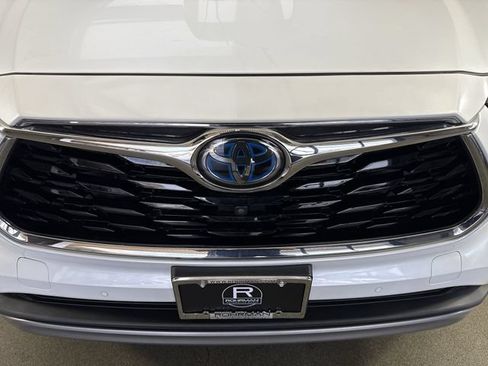 Used 2022 Toyota Highlander Platinum AWD/4WD image 29