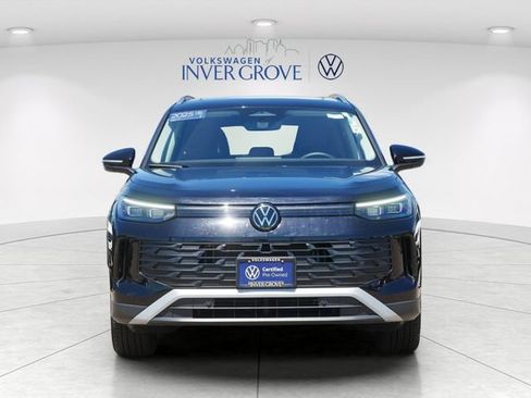 Certified 2025 Volkswagen Tiguan SE AWD/4WD image 2