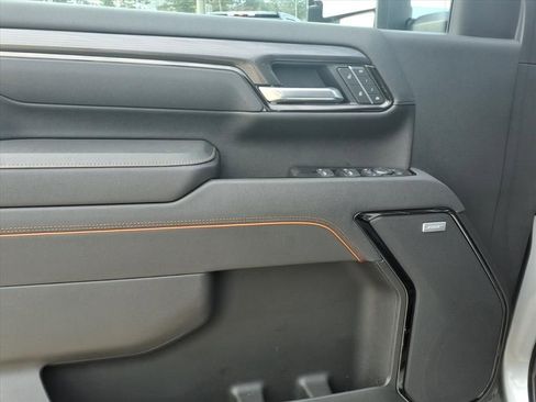 Used 2025 GMC Sierra 2500 AT4 w/ AT4 Premium Plus Package image 19