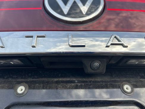 Certified 2024 Volkswagen Atlas Cross Sport SE w/ Panoramic Sunroof Package FWD image 42