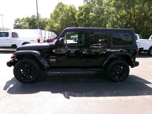 Used 2023 Jeep Wrangler Unlimited Sahara AWD/4WD image 6