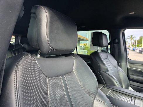 Used 2024 Jeep Wagoneer L Series II w/ Flexible Seating Group AWD/4WD image 22