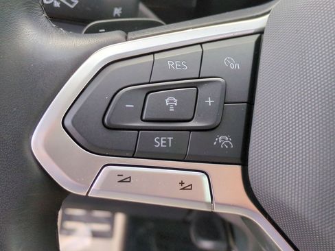 Used 2025 Volkswagen Atlas SEL Premium R-Line image 21