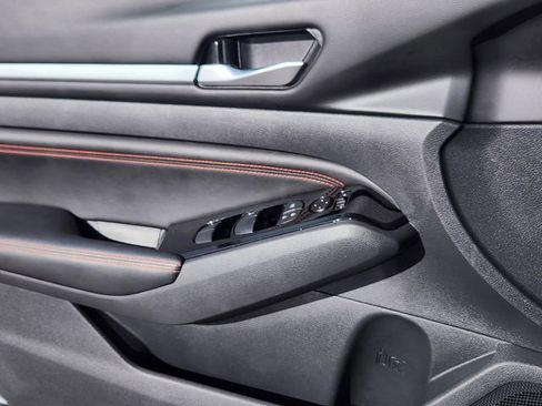 Used 2023 Nissan Altima 2.5 SR image 12