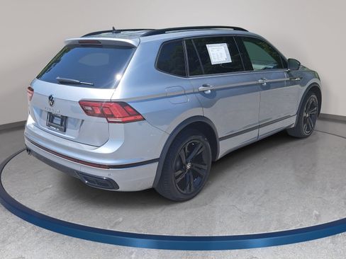 Certified 2023 Volkswagen Tiguan SE R-Line FWD image 5