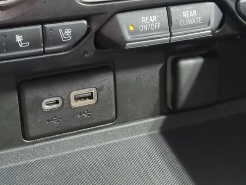 Used 2021 Chevrolet Suburban High Country w/ Premium Package image 47