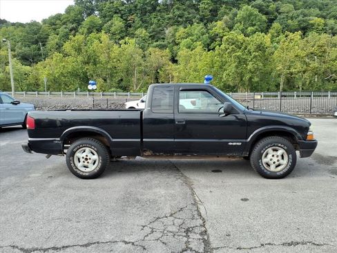 Used 2002 Chevrolet S10 Pickup LS w/ LS Preferred Equipment Group AWD/4WD image 14
