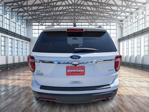 Used 2018 Ford Explorer XLT AWD/4WD image 5