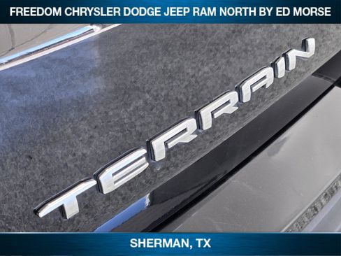 Used 2024 GMC Terrain SLE image 8