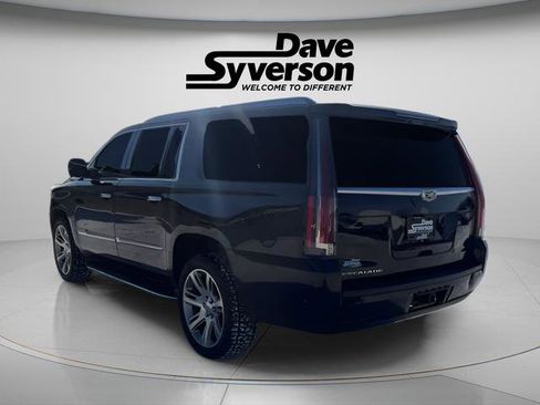 Used 2018 Cadillac Escalade ESV Luxury image 3