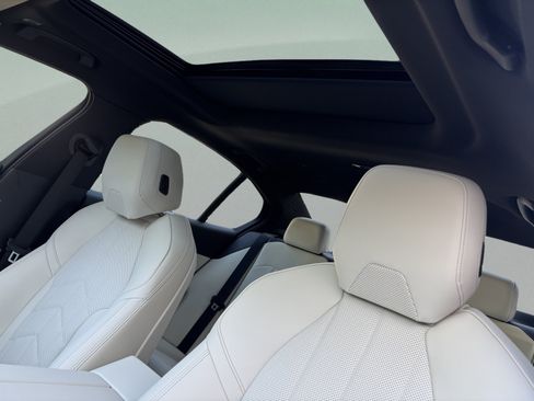 Used 2027 BMW 530i w/ M Sport Package RWD image 19